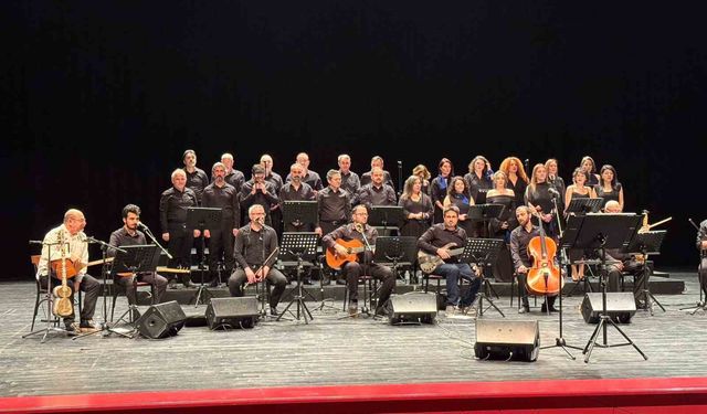 'Hayattan Sesler Korosu'ndan ayakta alkışlanan konser
