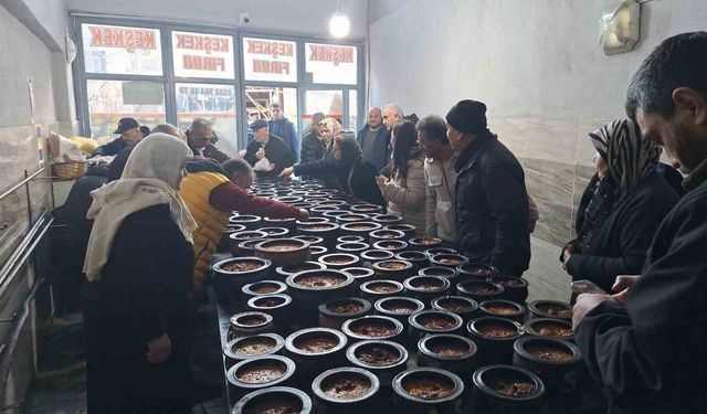 İftar sofralarının vaz geçilmez lezzeti: 8 saatte pişiyor, davul sesini duyan fırınlara koşuyor