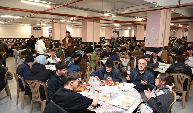 Isparta Belediyesi'nin iftar sofraları birlik ve beraberlik ruhunu pekiştiriyor