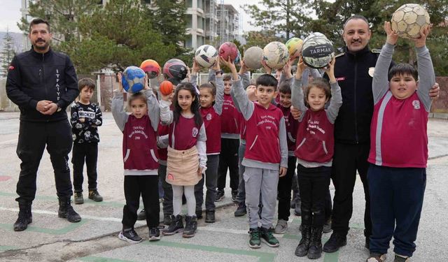 İtfaiyeden çocukları sevindiren müdahale