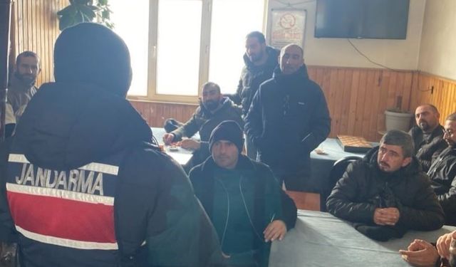 Jandarmadan 'Kapı Kapı Jandarma' Projesi Kapsamında Siber Farkındalık eğitimi