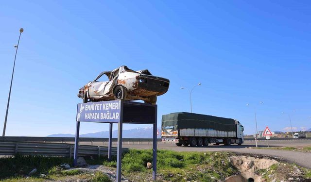 Kahramanmaraş'ta kaza yapmış araçlarla trafik farkındalığı oluşturuluyor