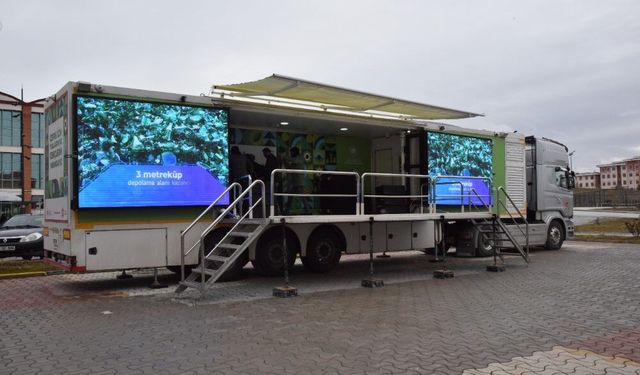 Kastamonu Üniversitesi'nde 'çevre tırı' öğrencilerle buluştu