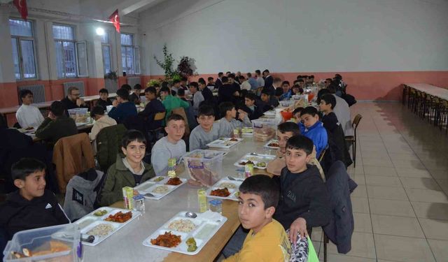 Kaymakam Koşansu öğrencilerle iftar sofrasında buluştu