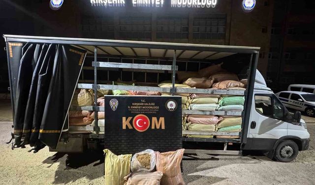 Kırşehir'de kaçak tütün operasyonu: 3 bin 100 kilogram kaçak tütün ele geçirildi