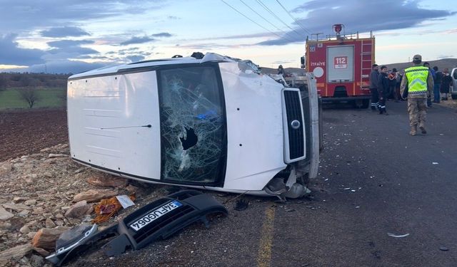 Mardin'de iki araç kafa kafaya çarpıştı: 4 yaralı