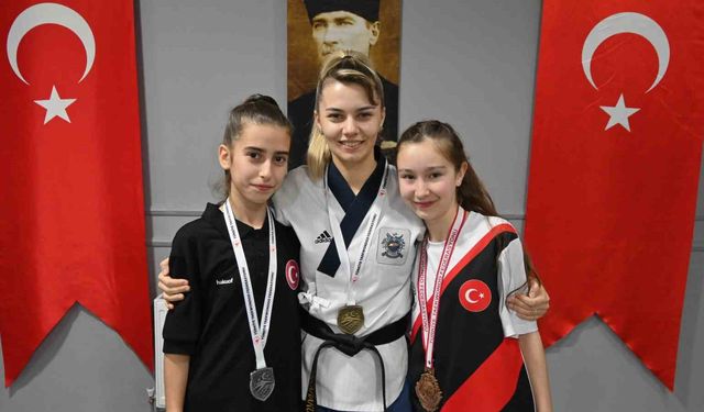 Namağlup taekwondocu 20'nci, öğrencileri de ilk şampiyonluğunu kazandı