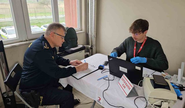 Nazilli'de Emniyet Teşkilatı'ndan Kızılay'a kan desteği