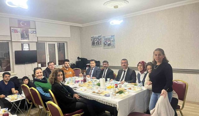 Niğde Kemal Çetintürk İlkokulu'nda Ramazan sofrası