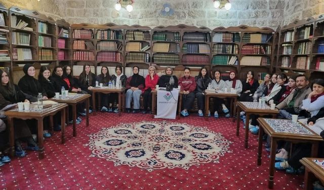 Öğrenciler Aksaray'daki okuma sohbetinde bir araya geldi