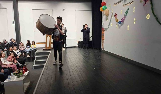 Öğrencilerden Ramazan'a özel tiyatro gösterisi