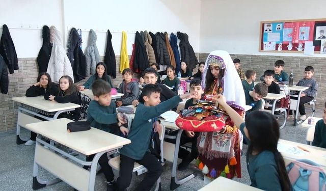 Ortaokul öğrencilerinden Ramazan ayında anlamlı etkinlik