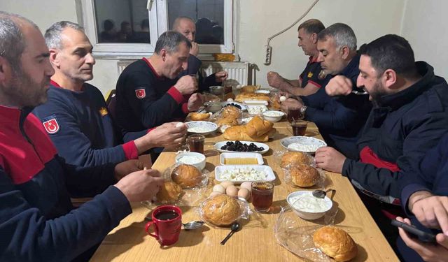 Sahur sofrasında ihbar geldi, itfaiye göreve koştu