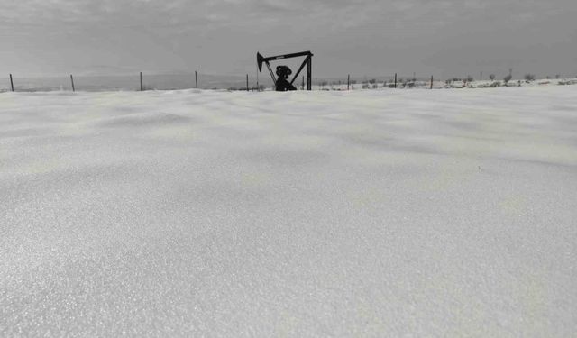 Sason ve Kozluk'ta okullara kar engeli