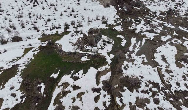 Şırnak'ta 3 bin yıllık evler, karların erimesiyle gün yüzüne çıktı