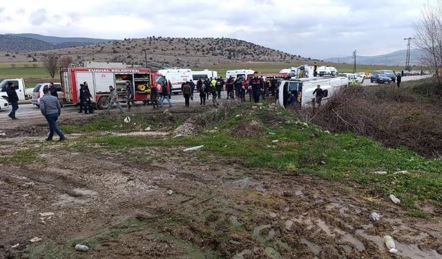 Tokat'ta öğrenci servisi otomobille çarpıştı: 6 öğrenci yaralandı