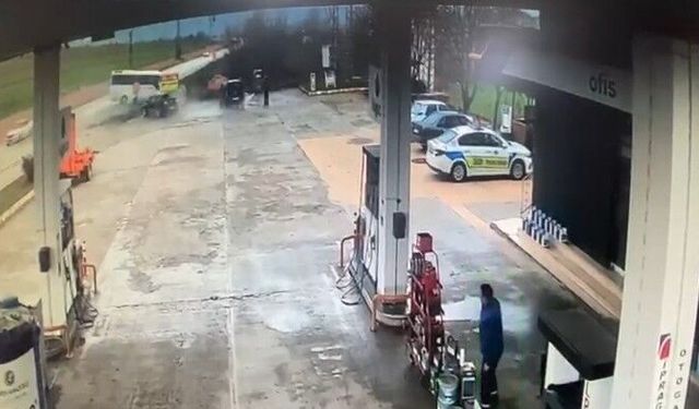 Tokat'ta öğrenci servisinin devrilme anı kamerada