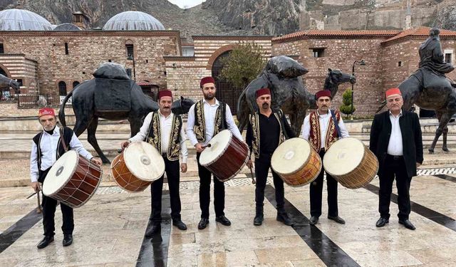 Tokat'ta Ramazan geleneği yaşatılıyor, 21 davulcu sahaya çıkıyor