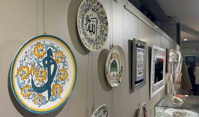 Toktalı kadınların elinde şekillenen çiniler görücüye çıktı