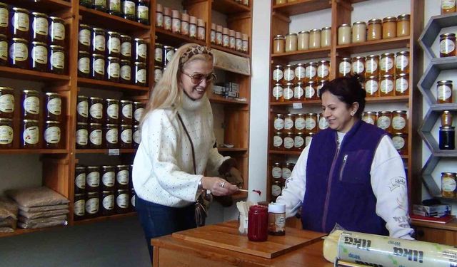 Tuğba Özay'dan Kars'ta Birlik ve Beraberlik Mesajı: 'Emperyalizmin oyununa gelmeyelim'