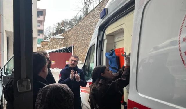 Tunceli'de göreve başlayan personele oksijen tüpü eğitimi verildi