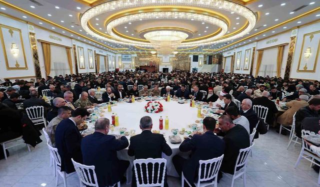 Vali Akkoyun, Midyat'ta vatandaşlarla iftarda bir araya geldi