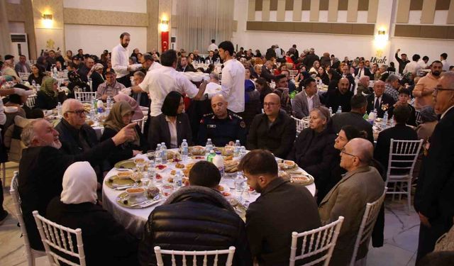 Vali Aktaş, Ramazan'ın ilk iftarında şehit yakınları ve gazilerle bir araya geldi