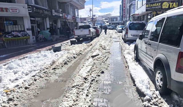Van'da esnaf ve vatandaşlardan 'altyapı ve temizlik' tepkisi