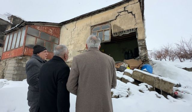 Yüksekova'da evi çöken yaşlı kadına devlet şefkati: 'Yalnız bırakmayacağız'