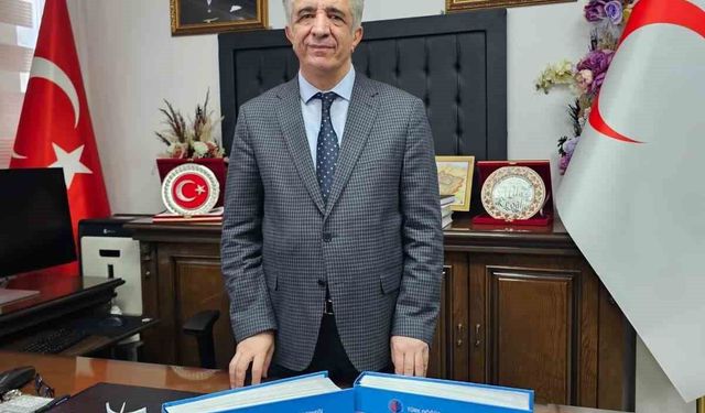 227 bilim insanının katkı sunduğu 'Göğüs Cerrahisi' kitabı yayımlandı