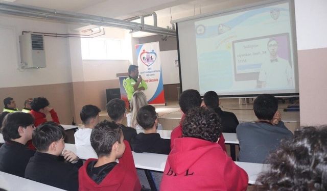 605 öğrenciye güvenli teknoloji kullanımı eğitimi