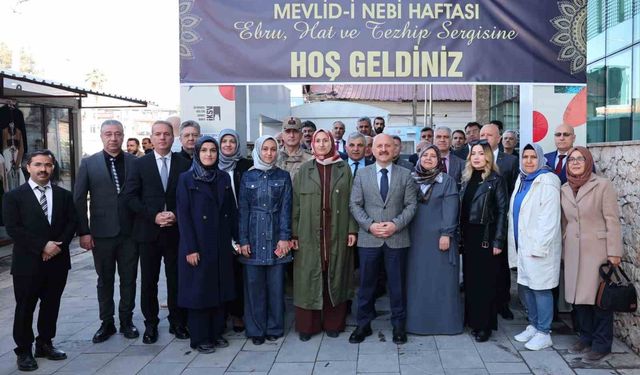 Adıyaman'da hat, tezhip ve ebru sanatı sergisi