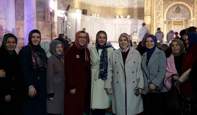 AK Parti Kadın Kolları'nın 300 bini aşkın hatminin duası Ayasofya'da yapıldı
