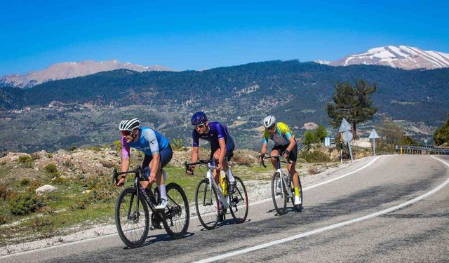 AKRA Gran Fondo Antalya'da pedallar 'Yeşil Gelecek' için dönecek