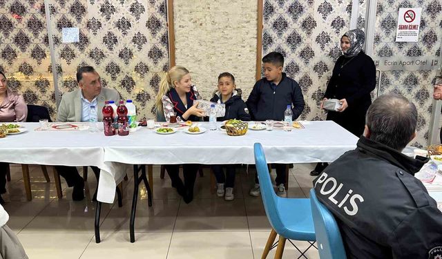 Altıntaş Kaymakamı Yıldırım, çocuklarla iftar programında bir araya geldi