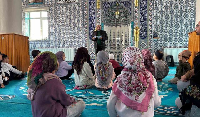 Anaokulu öğrencileri Fatih Camii'ni ziyaret etti
