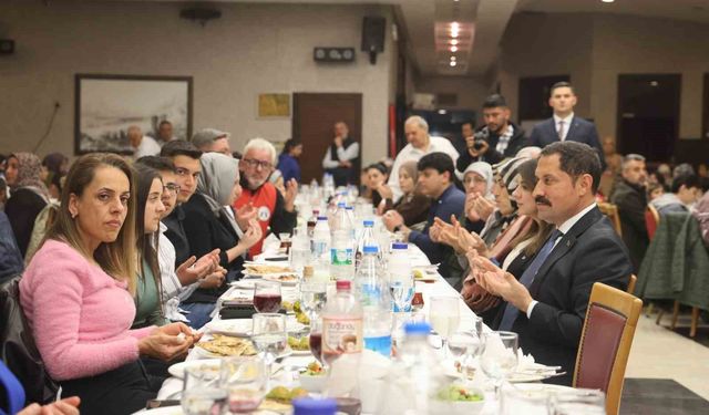 Asrın felaketinde öksüz ve yetim kalan çocuklar iftar sofrasında bir araya geldi