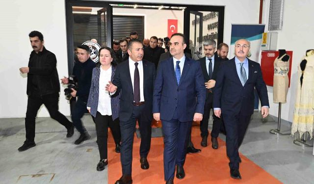 Bakan Kacır, DTO'nun Teknik Tekstil Merkezini inceledi