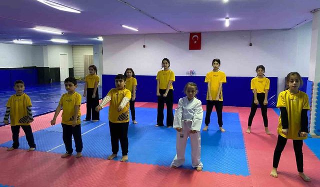 Başiskele'de kış spor okulları 9 branşta eğitimlerini sürdürüyor