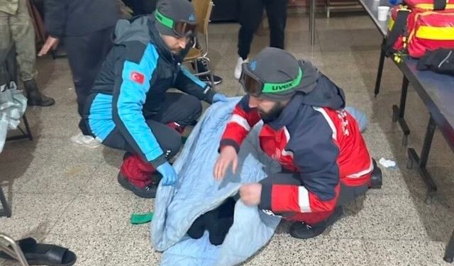 Başkale'de hipotermi şüphesi olan 2 göçmen kurtarıldı