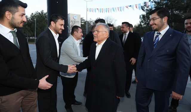 Başkan Büyükkılıç, gençlerle iftar sofrasında buluştu