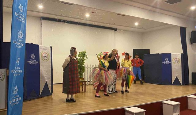 Başkan Çerçioğlu, İncirliova'da çocukları tiyatro ile buluşturdu