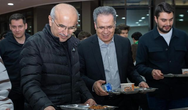 Başkan Er ile Rektör Akpolat sahur programında öğrencilerle bir araya geldi