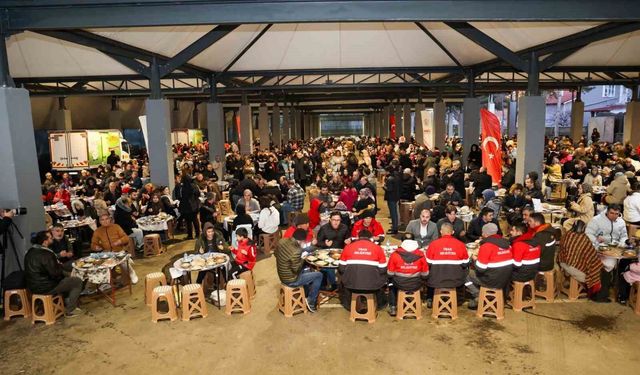 Başkan Yalım, Atatürk Mahallesi'nde yüzlerce vatandaşla iftar sofrasında bir araya geldi