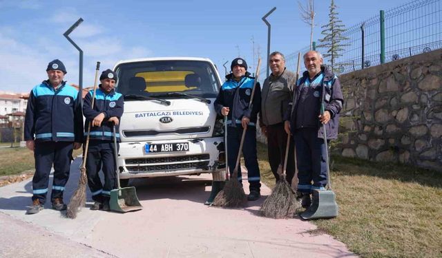 Battalgazi'de Derme Deresi çevresinde temizlik ve yıkama çalışması