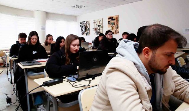 Bayburt Üniversitesi'nde 'Türkiye Siber Vatan Programı' eğitimi başladı