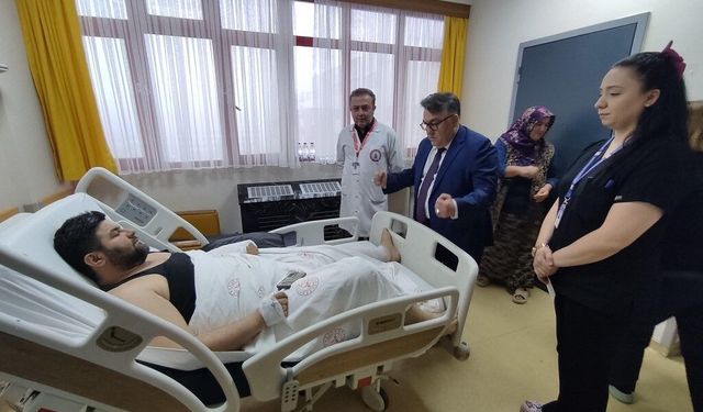 BEUN Rektörü Özölçer'den bayram ziyareti, hastalar ve sağlık çalışanlarıyla bayramlaştı