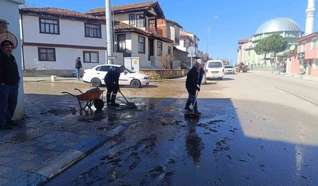 Bilecik'te cadde ve sokakları bayrama hazır