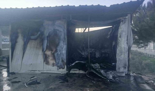 Bilecik'te elektrikli ısıtıcısı konteyneri kül etti