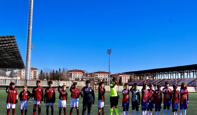 Bilecik'te Küçük Erkekler Futbol Müsabakaları heyecanla sürüyor